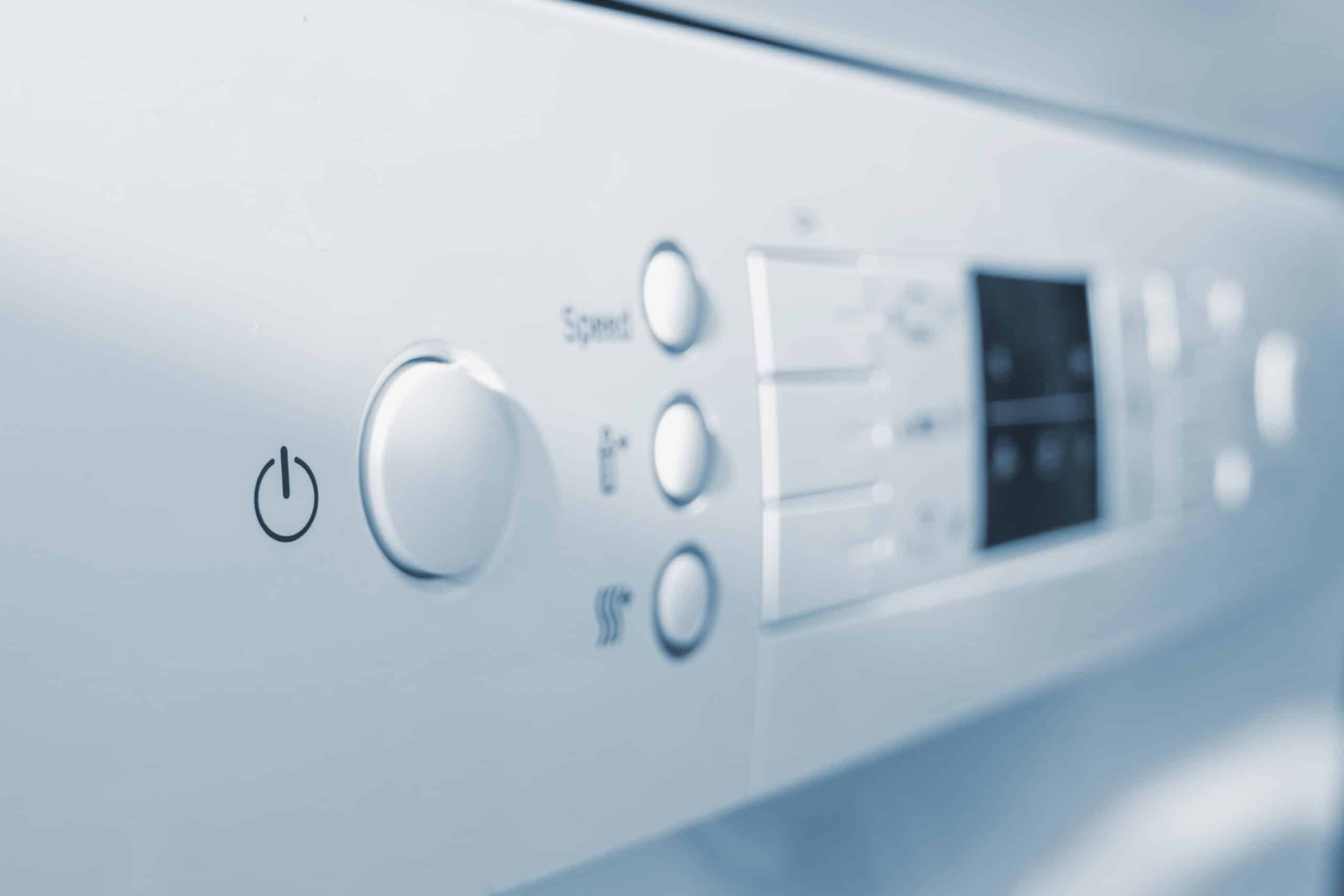 Knöpfe, damit sich die Waschmaschine selbst reinigt