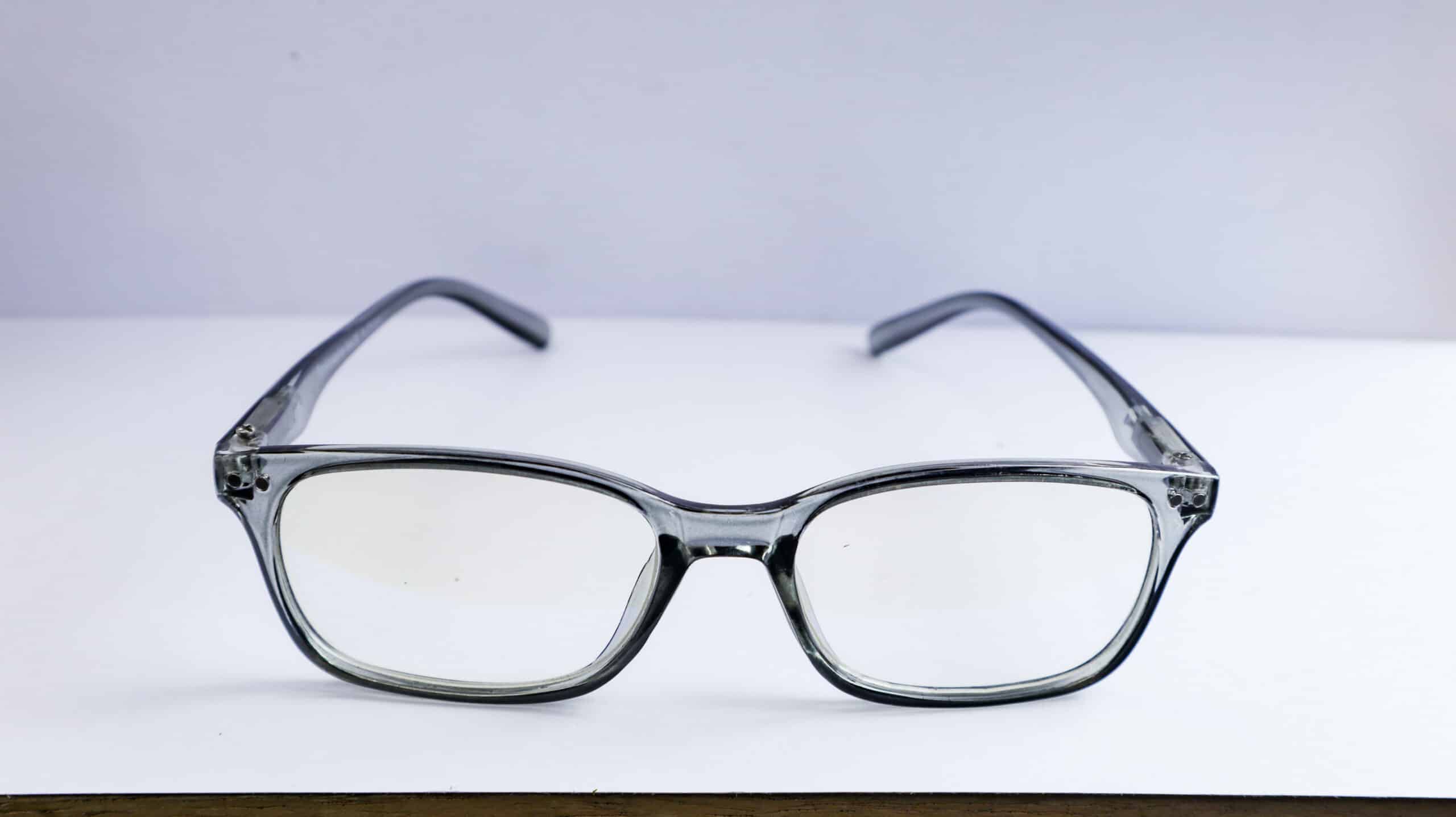 Reinigung der Brille ohne Mikrofasertuch